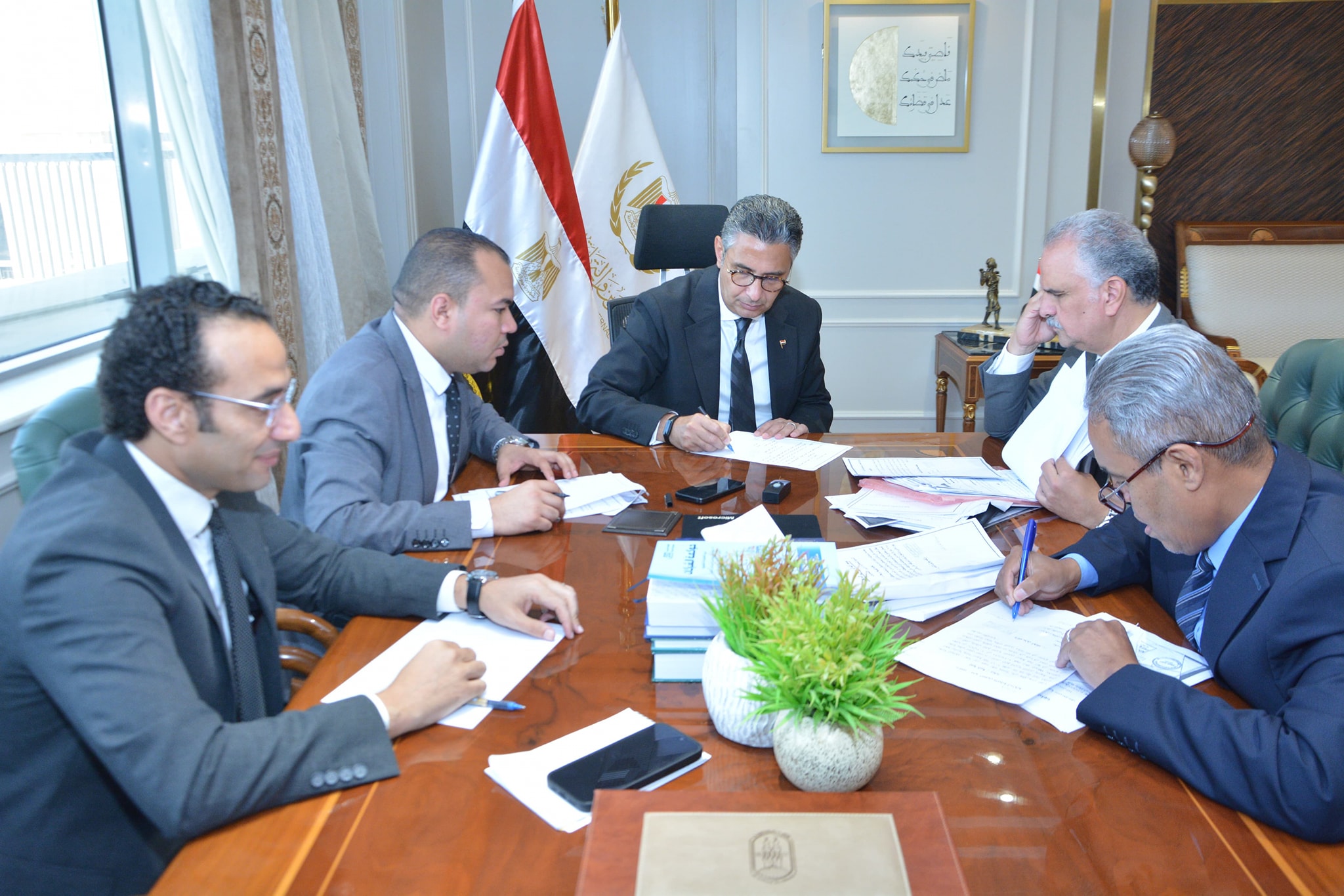 وزير التموين والتجارة الداخلية يلتقي بعدد من السادة أعضاء مجلسي النواب والشيوخ