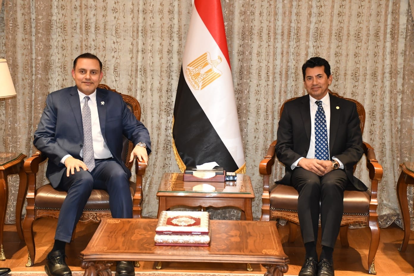 وزير الشباب والرياضة يستقبل السفير القطري بالقاهرة