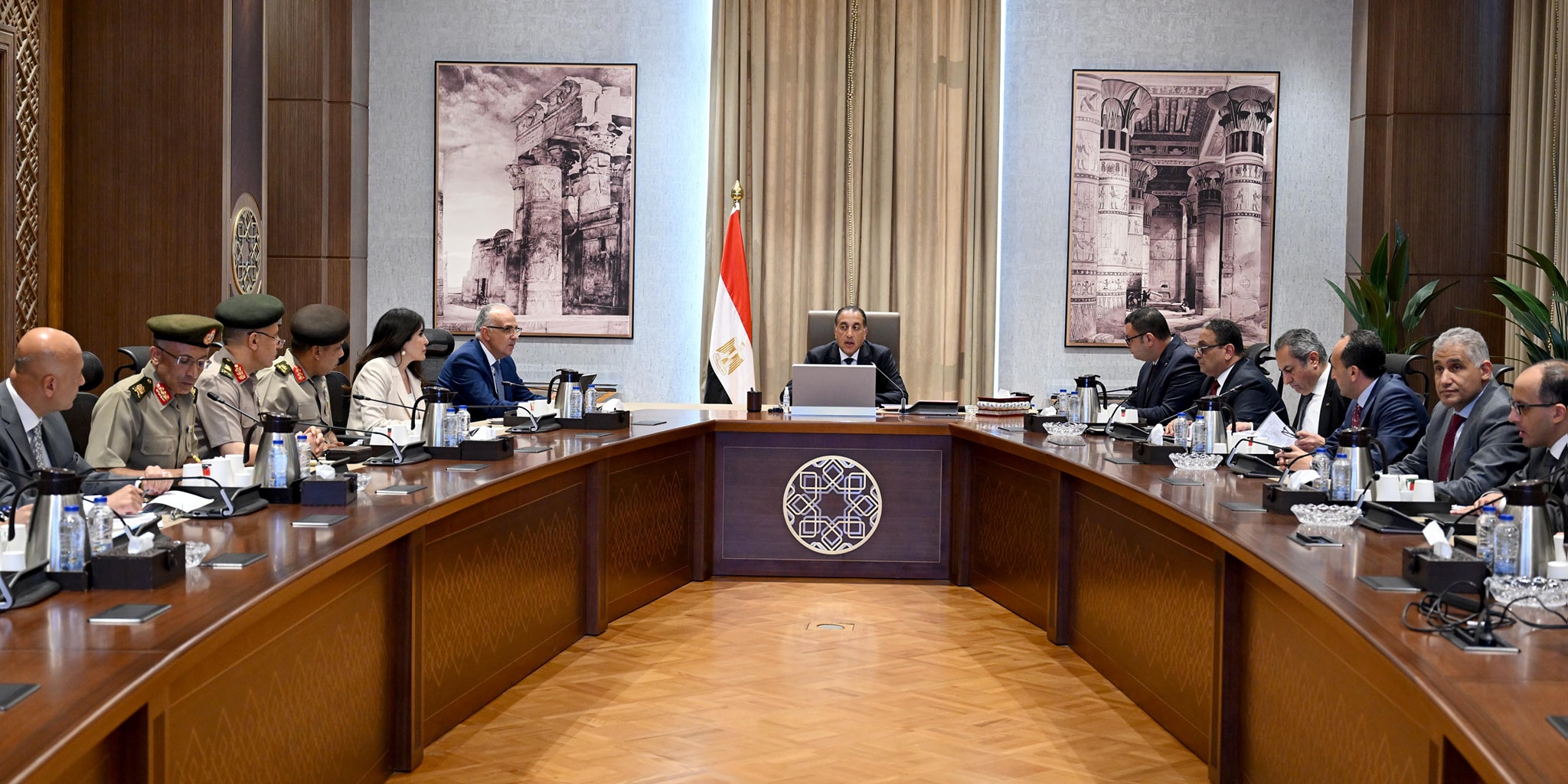 رئيس الوزراء يتابع الجهود المبذولة لتوفير الاحتياجات اللازمة من مياه الشرب