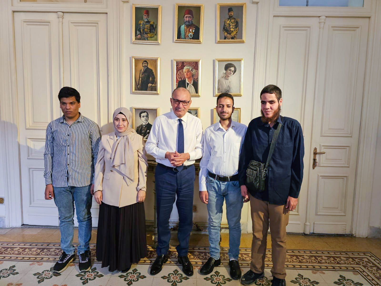 مركز يونس أمره في القاهرة يُكرم طلاباً مكفوفين ويُهديهم رحلة إلى تركيا برعاية السفير صالح موطلو شن