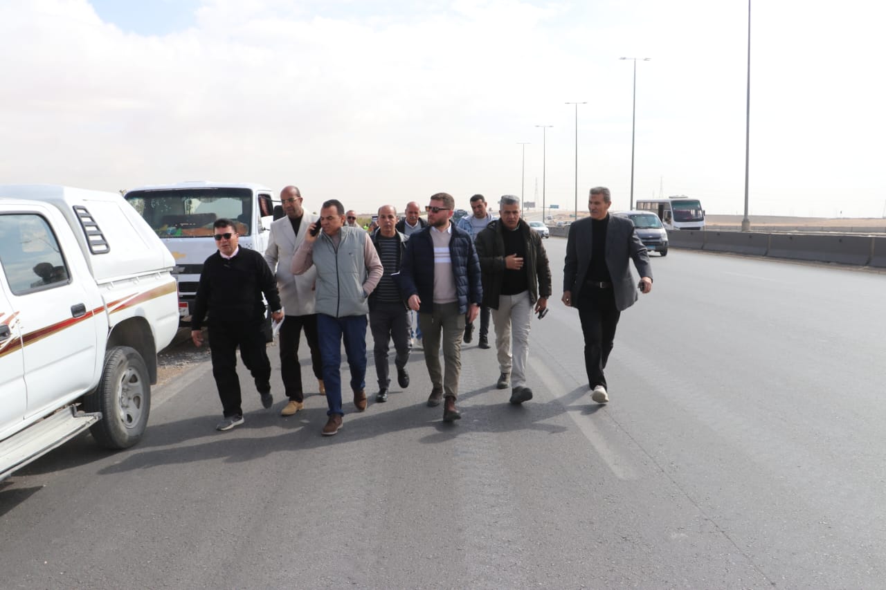 رئيس جهاز ٦ أكتوبر يتفقد المحاور الرئيسية ويوجه بصيانة عاجلة للطريق الدائري الأوسطي وكوبري العبور